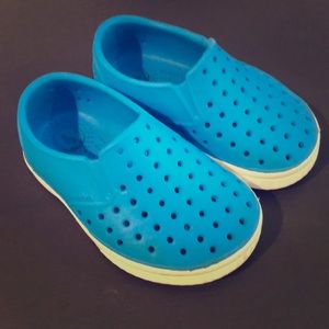 Native toddler water shoes $16